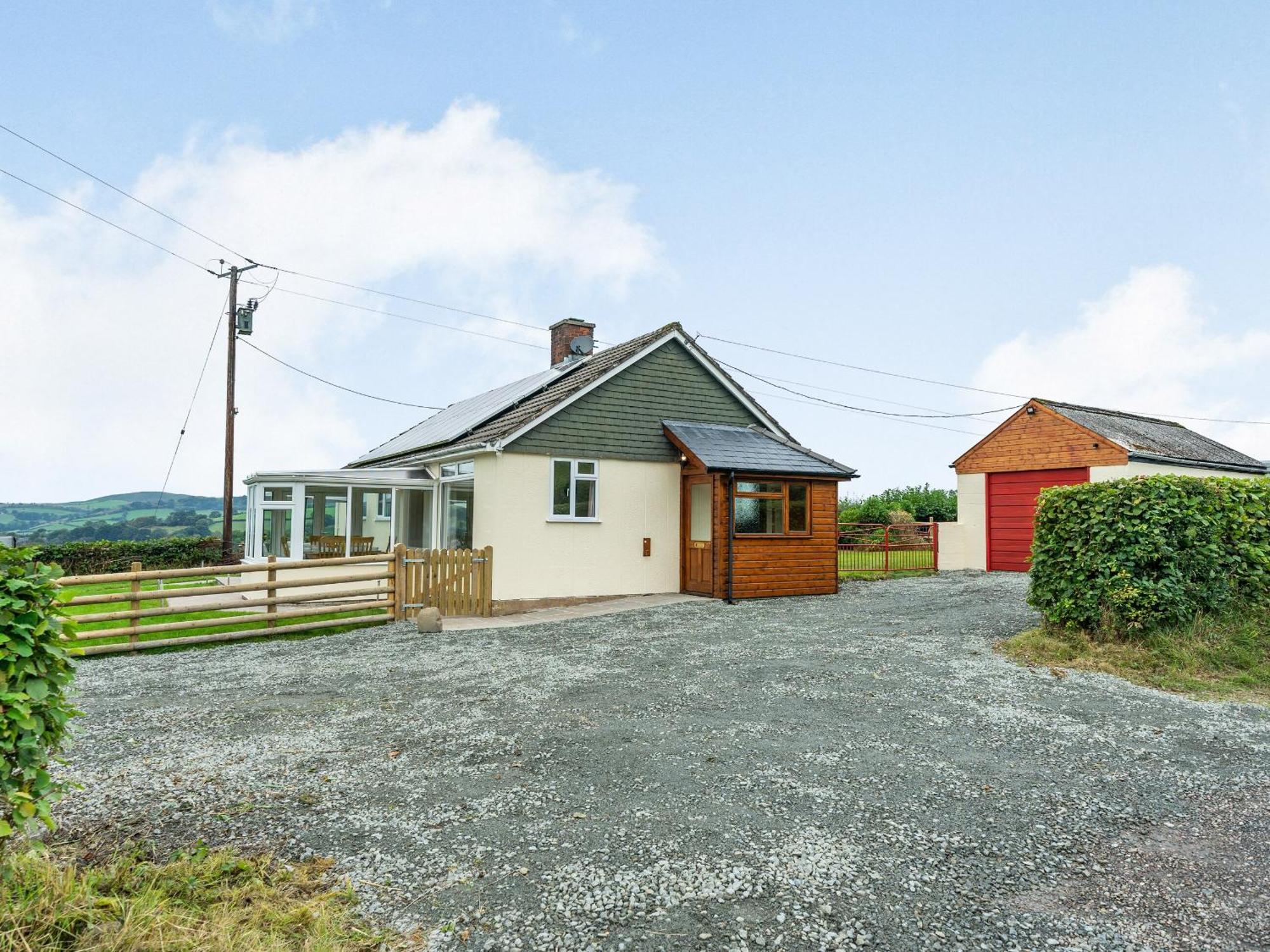 Meadowcroft Villa Bettws Disserth Exteriör bild