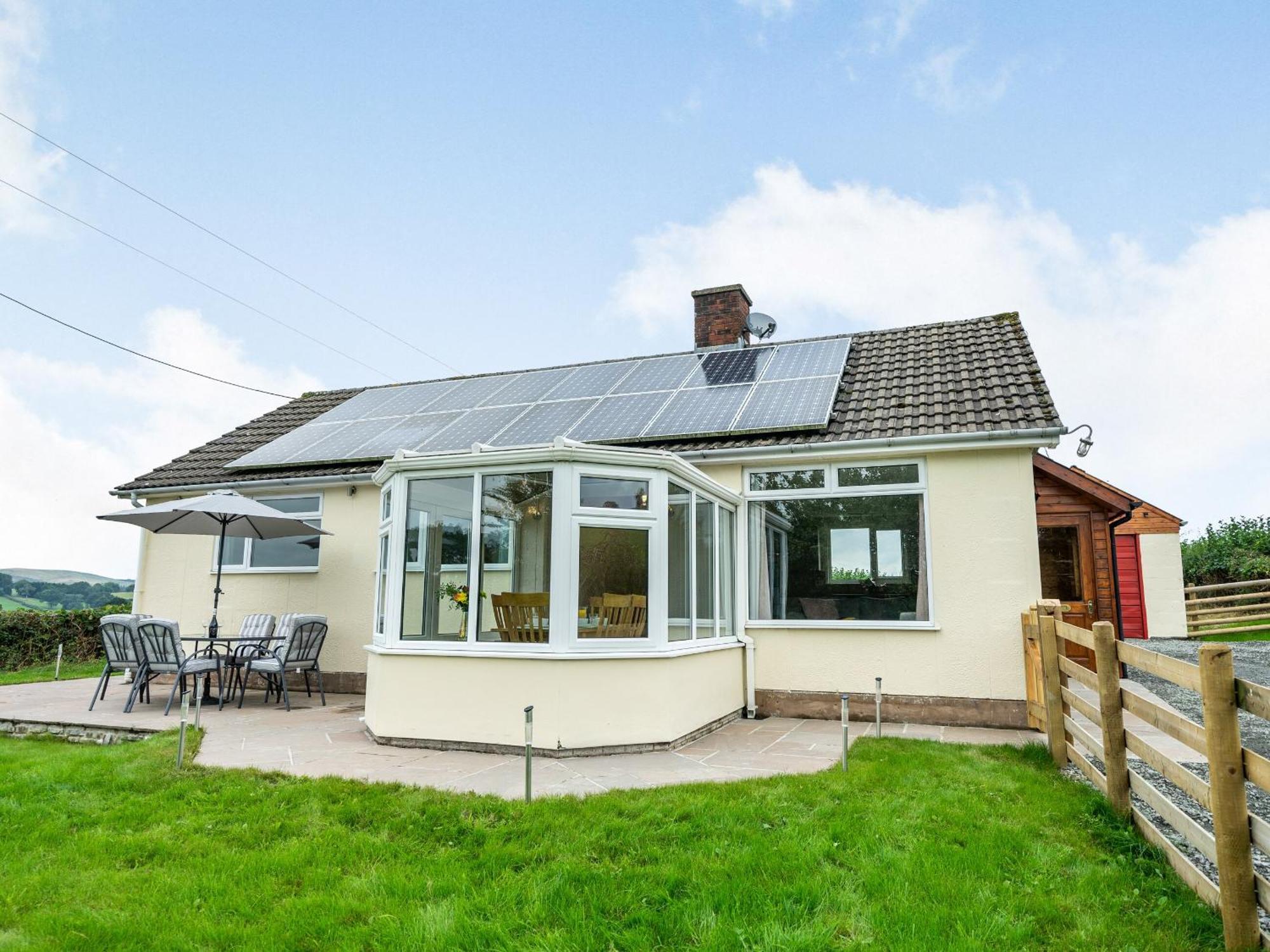 Meadowcroft Villa Bettws Disserth Exteriör bild