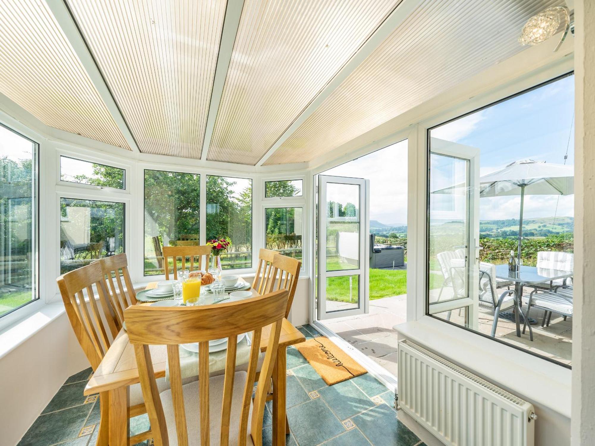 Meadowcroft Villa Bettws Disserth Exteriör bild